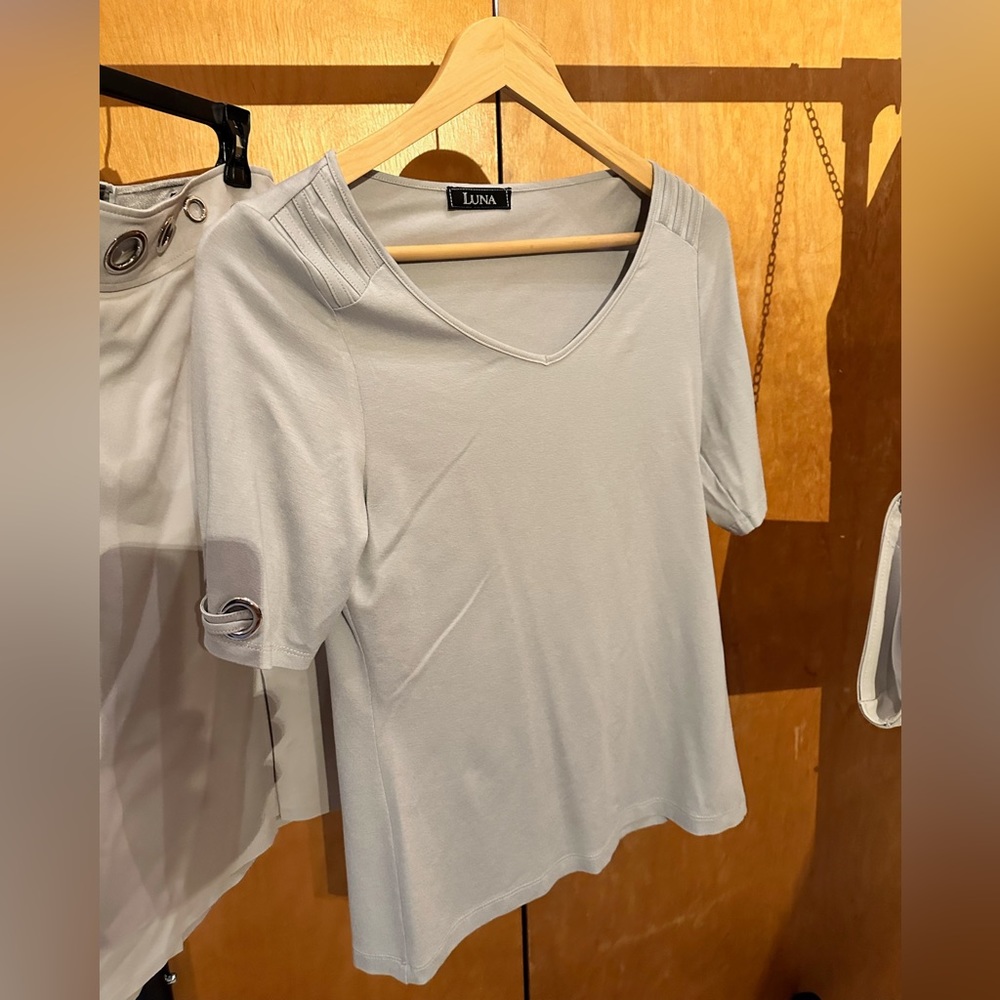 Luna Light Grey Tee